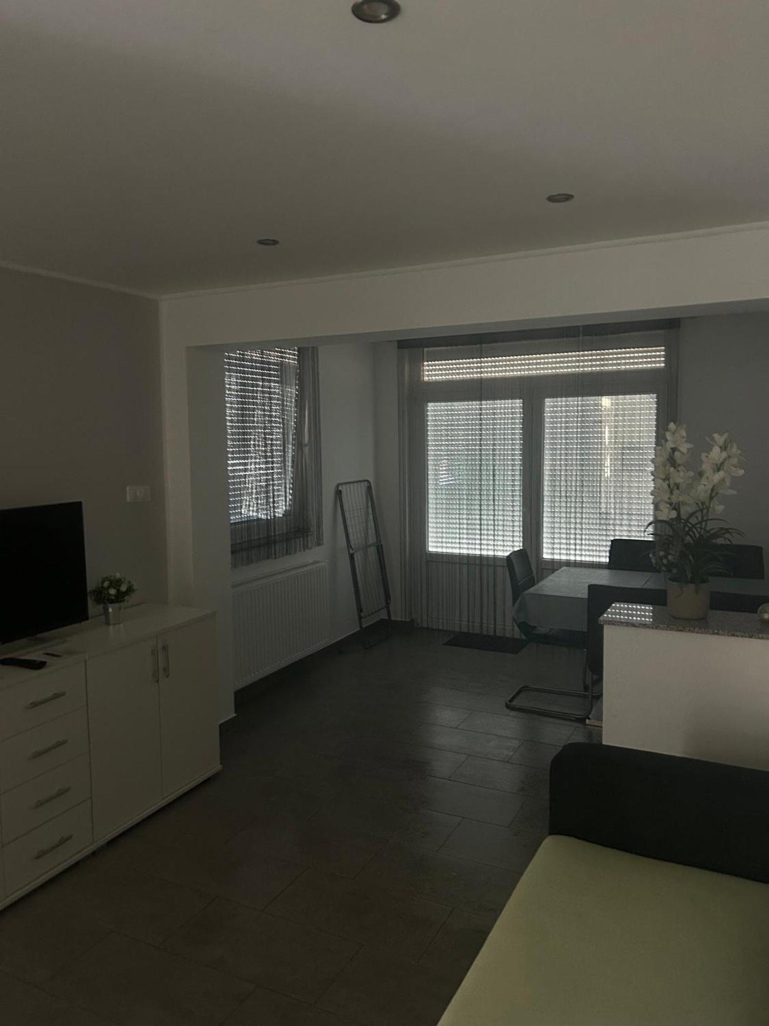 Heni Apartment Buk Exterior foto