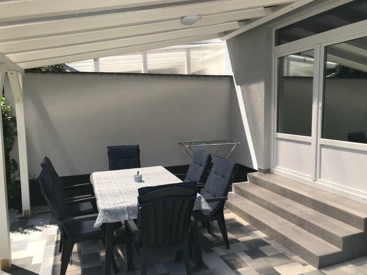 Heni Apartment Buk Exterior foto